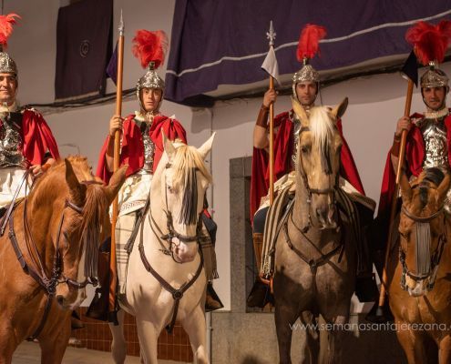Cofradia del Señor Coronado de Espinas Jueves Santo Jerez de los Caballeros Escolta romana a caballo Cofradia del Señor Coronado de Espinas Jueves Santo Jerez de los Caballeros Escolta romana a caballo Semanasantajerezana