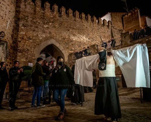 Hermandad de Penitentes del Santisimo Cristo de la Vera Cruz Lunes Santo en Jerez de los Caballeros 3 Hermandad de Penitentes del Santisimo Cristo de la Vera Cruz Lunes Santo en Jerez de los Caballeros Semanasantajerezana.com