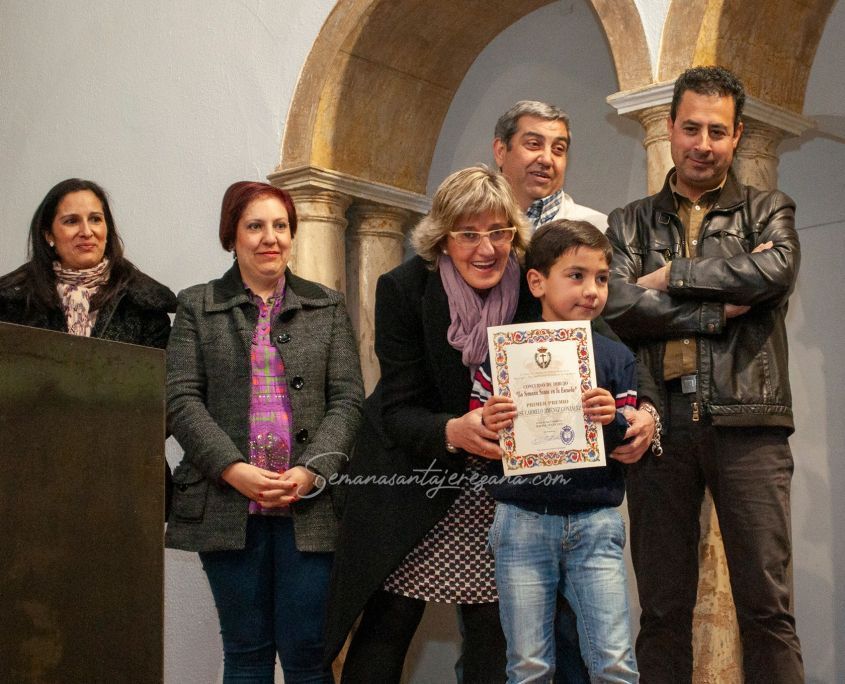 Antonia González Ramajo, candidata a la presidencia de la Junta de Cofradías de Jerez de los Caballeros Oración en el Huerto Antonia González Ramajo, candidata a la presidencia de la Junta de Cofradías de Jerez de los Caballeros, detrás de la Hermana Mayor de la Oración en el Huerto