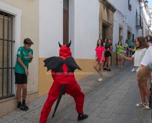 Salida y quema del rabo del Diablo 2024 en Jerez de los Caballeros 11 La tradicional salida del Diablo en Jerez de los Caballeros: un encuentro entre lo sagrado y lo profano