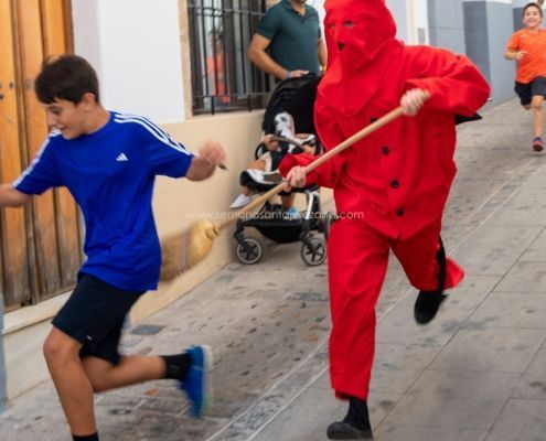 Salida y quema del rabo del Diablo 2024 en Jerez de los Caballeros 14 La tradicional salida del Diablo en Jerez de los Caballeros: un encuentro entre lo sagrado y lo profano
