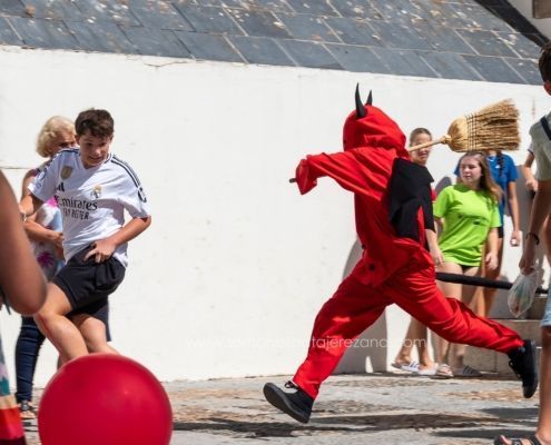 Salida y quema del rabo del Diablo 2024 en Jerez de los Caballeros 15 La tradicional salida del Diablo en Jerez de los Caballeros: un encuentro entre lo sagrado y lo profano