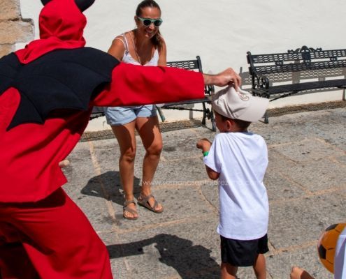 Salida y quema del rabo del Diablo 2024 en Jerez de los Caballeros 22 La tradicional salida del Diablo en Jerez de los Caballeros: un encuentro entre lo sagrado y lo profano