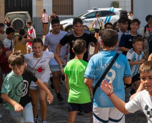 Salida y quema del rabo del Diablo 2024 en Jerez de los Caballeros 28 La tradicional salida del Diablo en Jerez de los Caballeros: un encuentro entre lo sagrado y lo profano