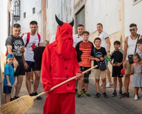 Salida y quema del rabo del Diablo 2024 en Jerez de los Caballeros 31 La tradicional salida del Diablo en Jerez de los Caballeros: un encuentro entre lo sagrado y lo profano