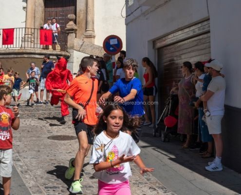 Salida y quema del rabo del Diablo 2024 en Jerez de los Caballeros 8 La tradicional salida del Diablo en Jerez de los Caballeros: un encuentro entre lo sagrado y lo profano