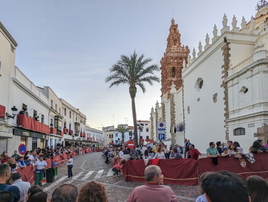 10 Consejos para disfrutar de la Semana Santa en Jerez de los Caballeros semanasantajerezana plaza de españa 10 Consejos para disfrutar de la Semana Santa en Jerez de los Caballeros semanasantajerezana