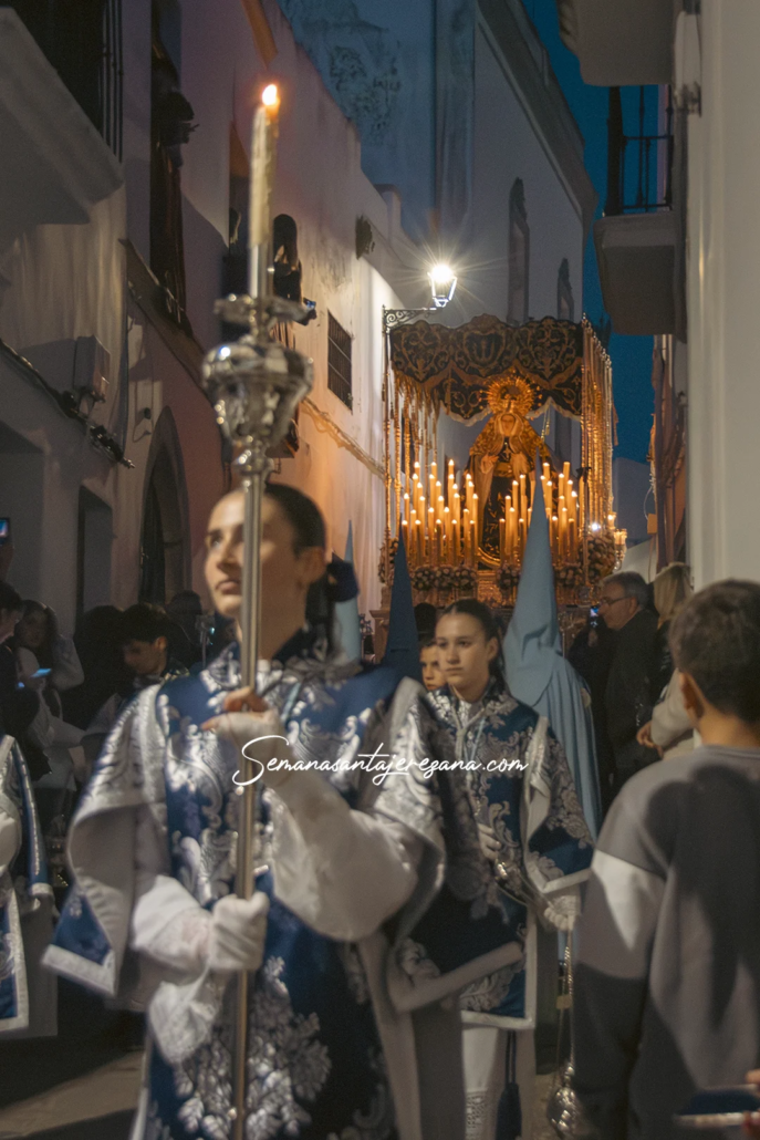 La Virgen de la Paz pasando por la estrecha calle Pilar Lasarte en Jerez de los Caballeros durante el Jueves Santo 2025 La Virgen de la Paz pasando por la estrecha calle Pilar Lasarte en Jerez de los Caballeros durante el Jueves Santo 2025
