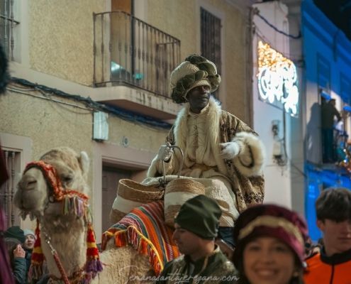 Cabalgata de Reyes Magos 2026 Jerez de los Caballeros Rey Baltasar en camello semanasantajerezana Cabalgata de Reyes Magos 2026