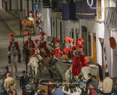 Escolta romana a caballo Cofradía del Señor Coronado de Espinas Jueves Santo en Jerez de los Caballeros Semanasantajerezana 2 Escolta romana a caballo de la Cofradía del Señor Coronado de Espinas Jueves Santo en Jerez de los Caballeros Semanasantajerezana