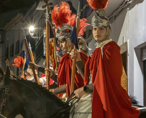 Escolta romana a caballo Procesión de la Cofradía del Señor Coronado de Espinas Jueves Santo en la Semana Santa de Jerez de los Caballeros Foto Alvaro Mendez Escolta romana a caballo Procesión de la Cofradía del Señor Coronado de Espinas Jueves Santo en la Semana Santa de Jerez de los Caballeros Foto Alvaro Mendez