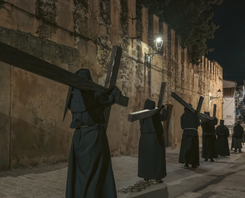 Hermandad de Penitentes del Santísimo Cristo de la Vera Cruz Lunes Santo en la Semana Santa de Jerez de los Caballeros Penitentes Semanasantajerezana Hermandad de Penitentes del Santísimo Cristo de la Vera Cruz Lunes Santo en la Semana Santa de Jerez de los Caballeros Penitentes Semanasantajerezana